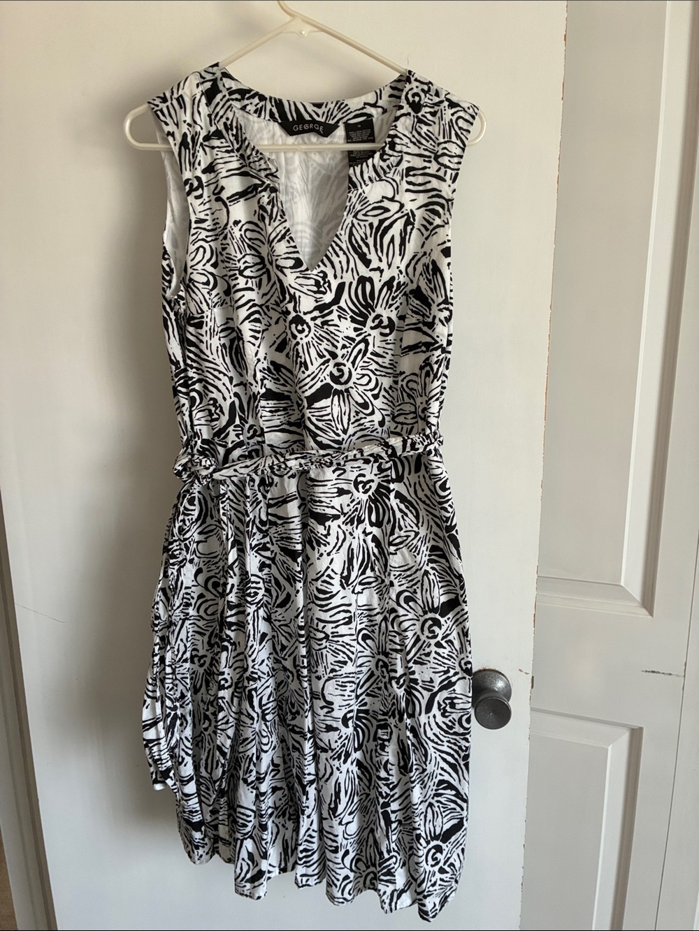 George Black & White Floral V-Neck Midi Dress cotton size14